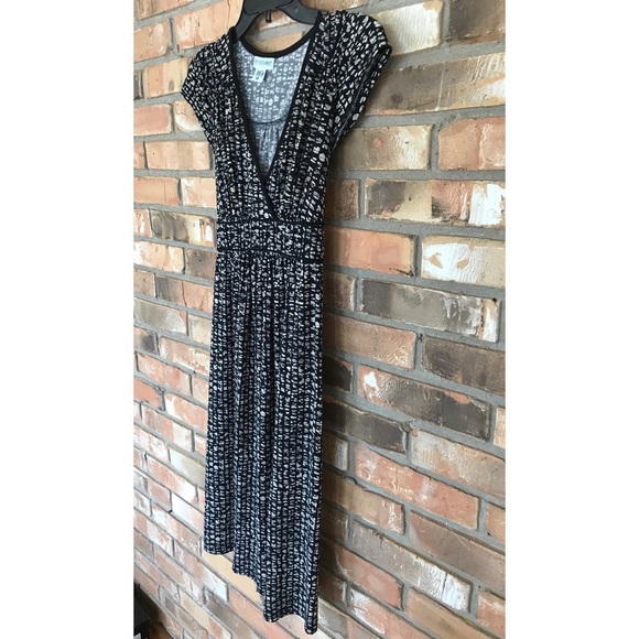 Motherhood Maternity V-Neck Black and White Print Short Sleeve Dress Medium - Picture 3 of 5